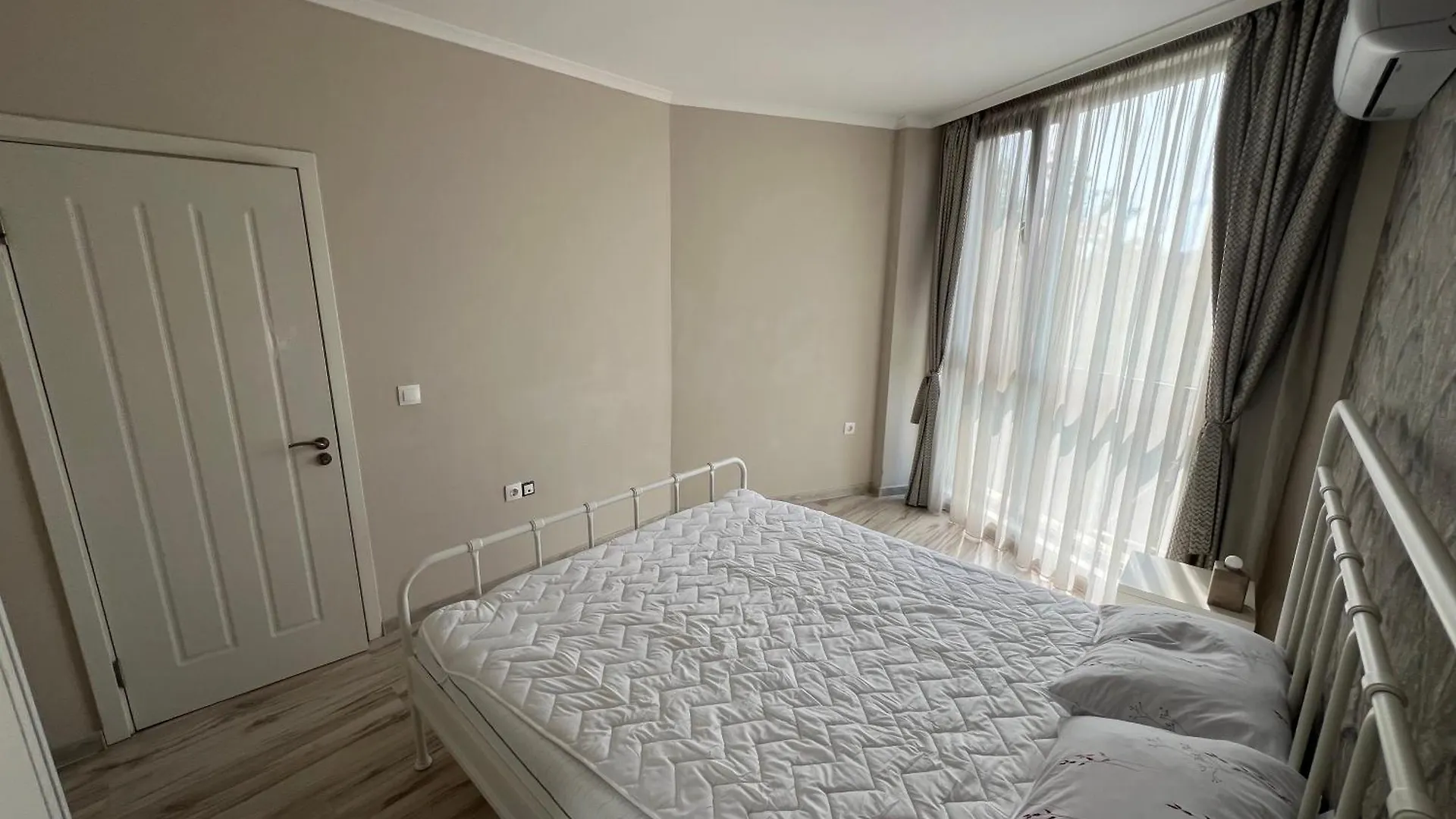 Seaview Flat With Pool & Street Parking Apartment Varna Bulgaria