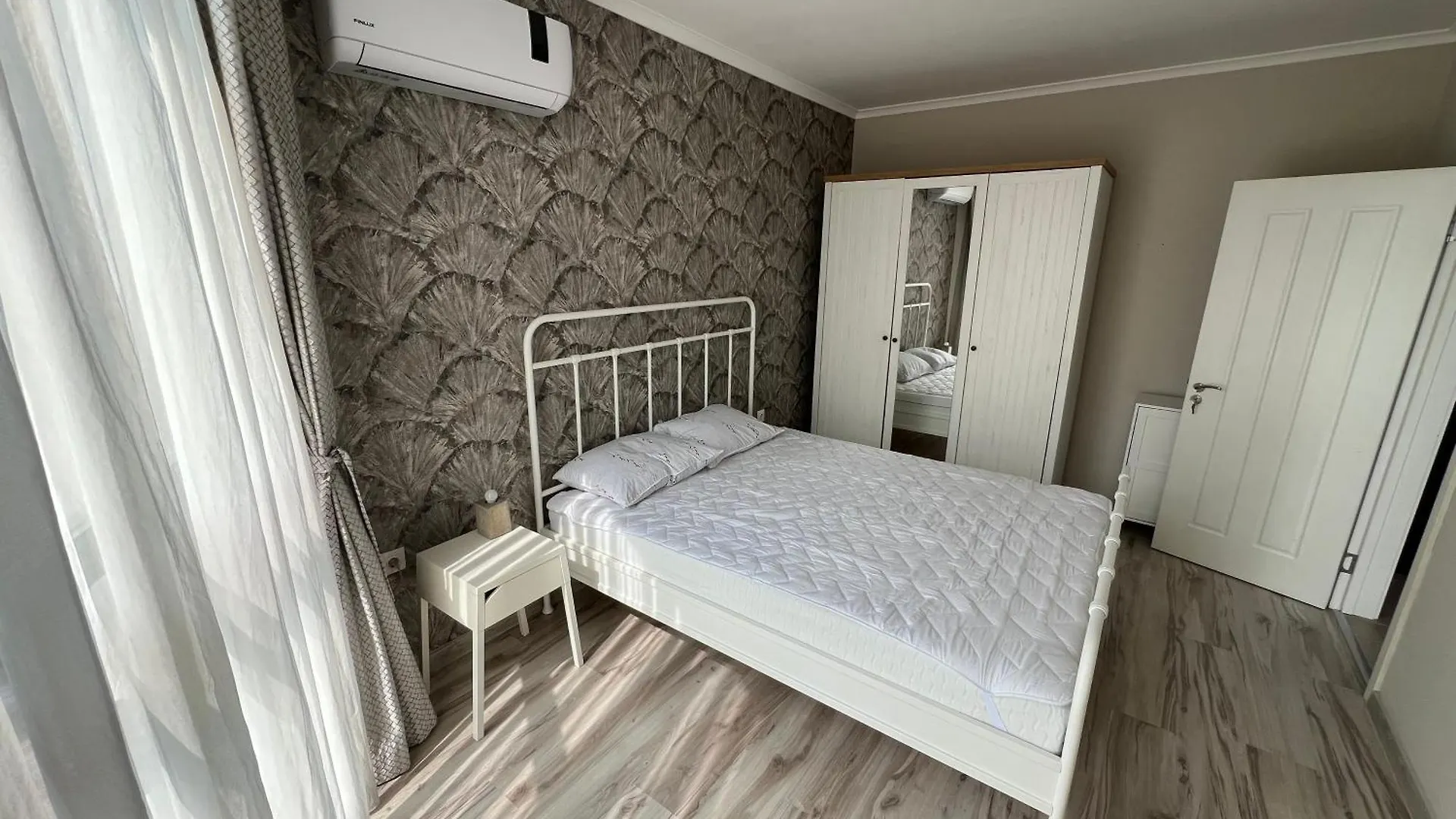 Seaview Flat With Pool & Street Parking Apartment Varna